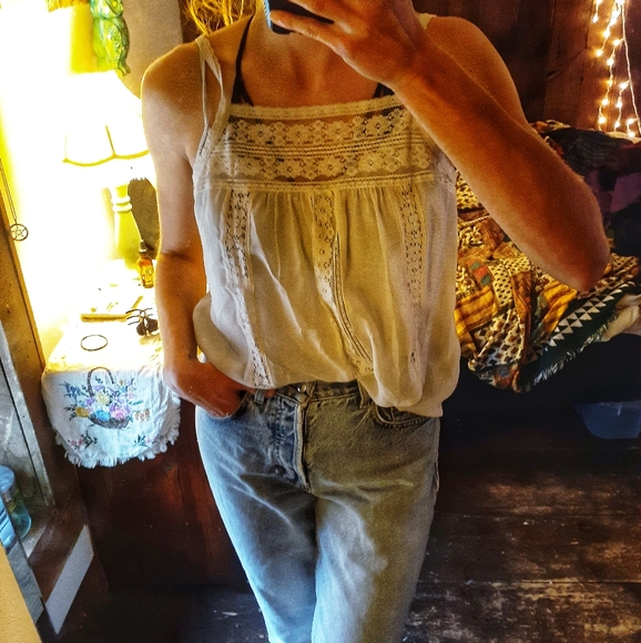 Sheer Apron Lace Tank - Picture 5 of 12